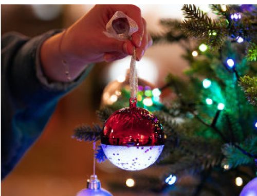 Julgranskula med högtalare